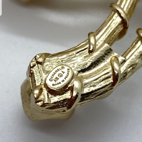 *SOLD* CHANEL Authentic NEW condition Brooch!! - Picture 4 of 12